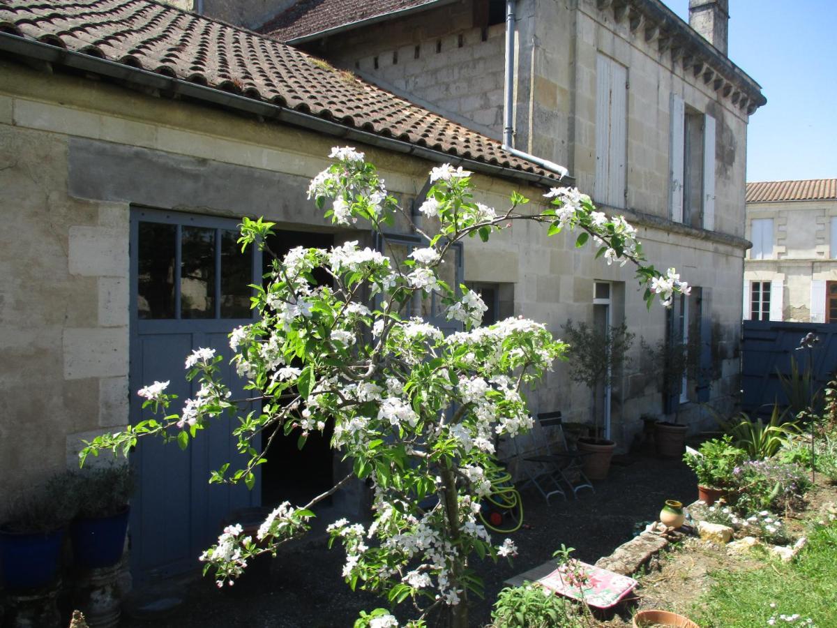 Maison Jeanne D'Arc Saint-Genis-de-Saintonge エクステリア 写真